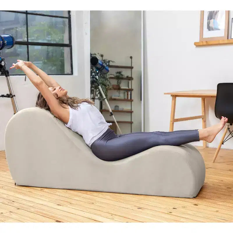 Élégante chaise longue de yoga – Fabriquée aux États-Unis – Idéale pour les étirements, la relaxation, l'exercice et plus, 152 cm L x 46 cm l x 66 cm H, Gris clair