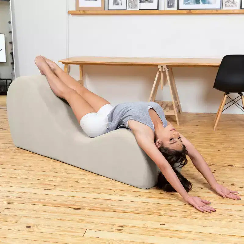 Élégante chaise longue de yoga – Fabriquée aux États-Unis – Idéale pour les étirements, la relaxation, l'exercice et plus, 152 cm L x 46 cm l x 66 cm H, Gris clair