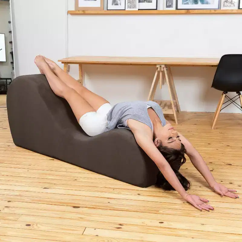 Élégante chaise longue de yoga – Fabriquée aux États-Unis – Idéale pour les étirements, la relaxation, l'exercice et plus, 152 cm L x 46 cm l x 66 cm H, Gris clair