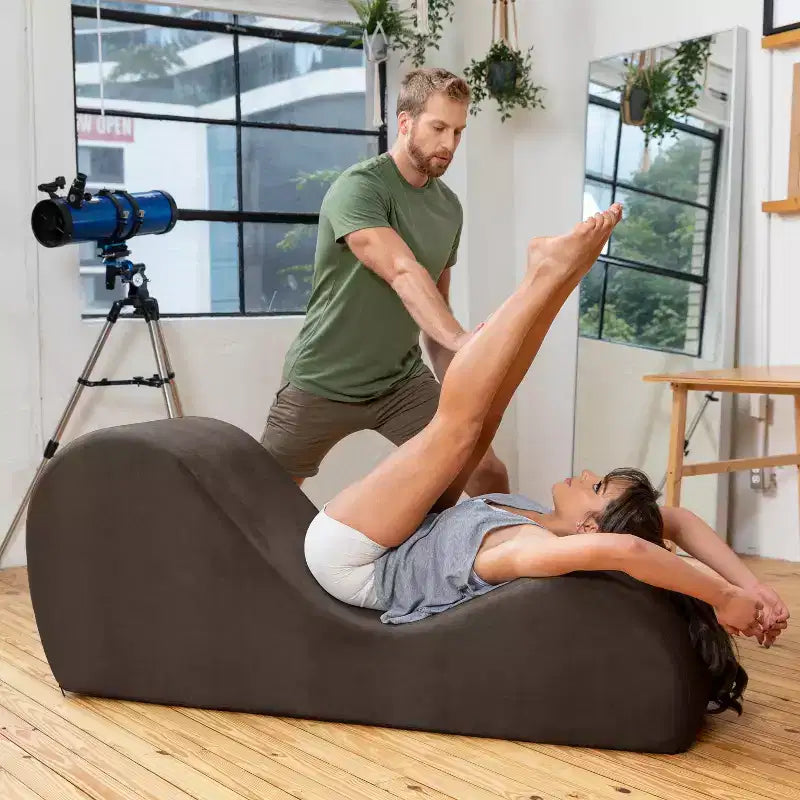 Élégante chaise longue de yoga – Fabriquée aux États-Unis – Idéale pour les étirements, la relaxation, l'exercice et plus, 152 cm L x 46 cm l x 66 cm H, Gris clair