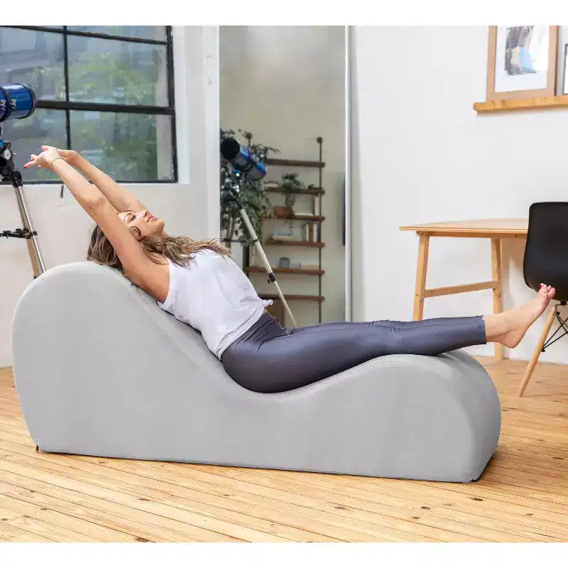 Élégante chaise longue de yoga – Fabriquée aux États-Unis – Idéale pour les étirements, la relaxation, l'exercice et plus, 152 cm L x 46 cm l x 66 cm H, Gris clair