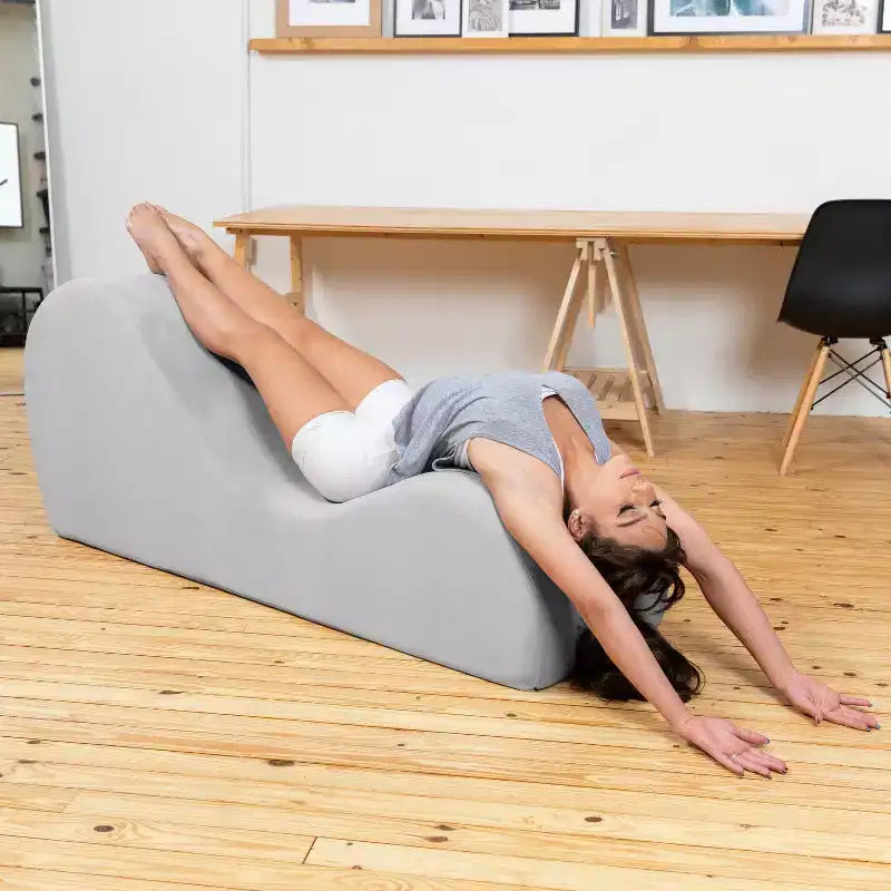Élégante chaise longue de yoga – Fabriquée aux États-Unis – Idéale pour les étirements, la relaxation, l'exercice et plus, 152 cm L x 46 cm l x 66 cm H, Gris clair