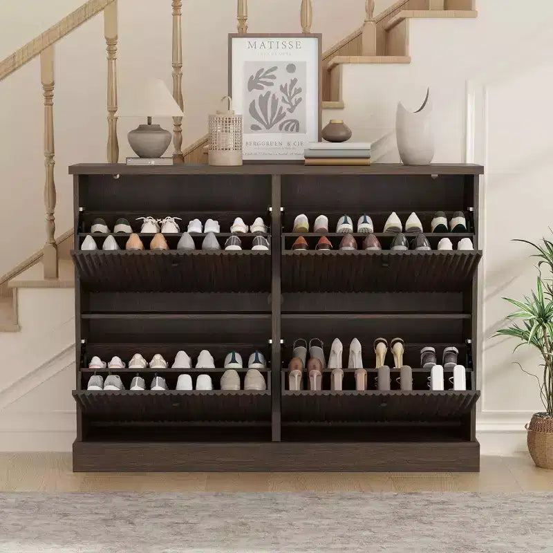 Meuble à chaussures avec 4 tiroirs basculants, meuble à chaussures en bois cannelé caché avec étagère réglable, meuble de rangement de chaussures autoportant pour entrée ou couloir