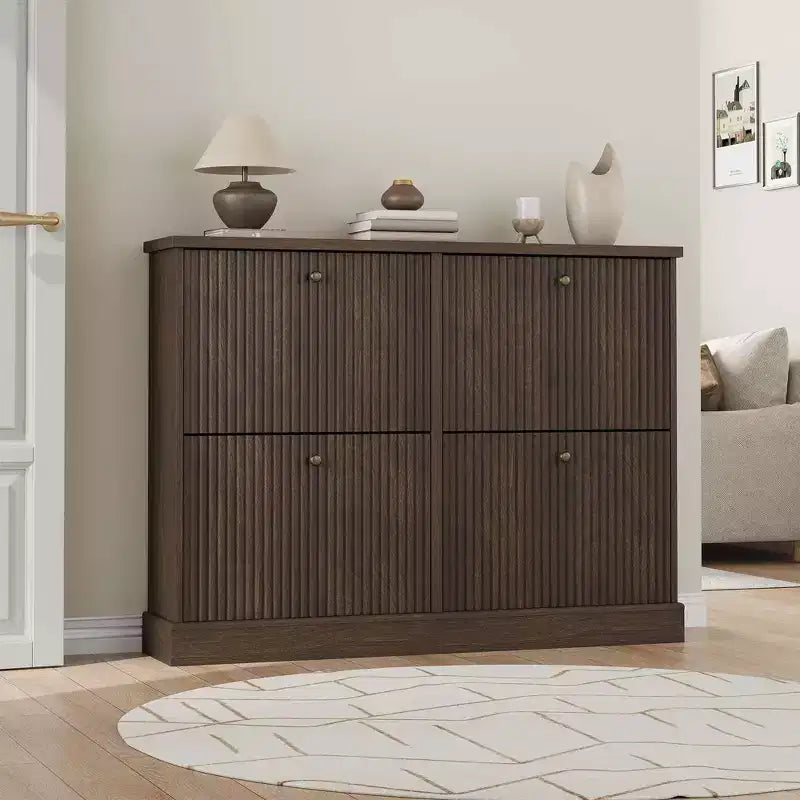 Meuble à chaussures avec 4 tiroirs basculants, meuble à chaussures en bois cannelé caché avec étagère réglable, meuble de rangement de chaussures autoportant pour entrée ou couloir
